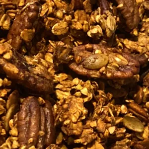 Go crunchy or go home - Huisgemaakte granola 250 gram