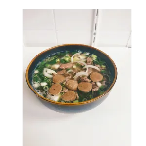 70. Pho medium rare rundvlees en balletjes rundvlees
