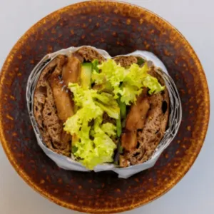 Broodje 'vegan chicken' teriyaki