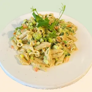 Volkorenpastasalade met gerookte zalm & frisse citroendressing