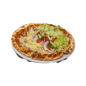 Turkse pizza met salade, kaas en knoflooksaus