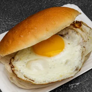 Broodje gebakken ei