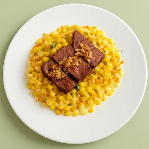 Slowcooked brisket met mais, kruidenpuree en botersaus