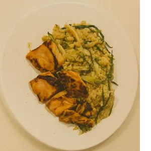 Zalm teriyaki, bloemkoolrijst en groenten