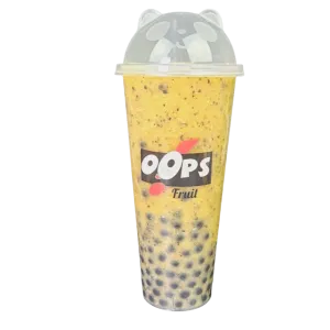Aardbei, mango, kiwi en sinaasappel boba smoothie