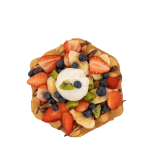 Nutella, aardbei, frambozen, bosbessen, kiwi en slagroom