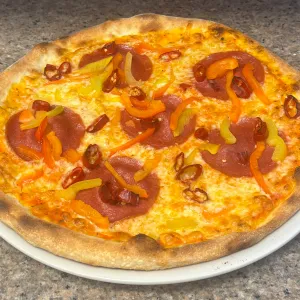 Pizza peperoni picante