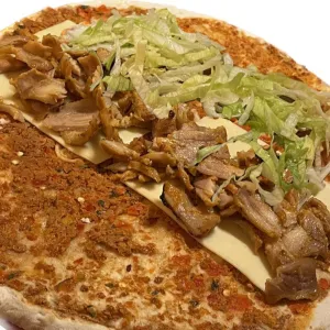 Turkse pizza kipdöner met kaas