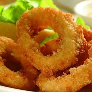 Gefrituurde inktvisringen.