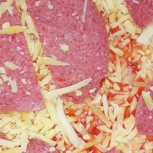 Kinderpizza. Salami
