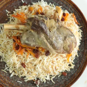 Qabili pulao met lamsschenkel