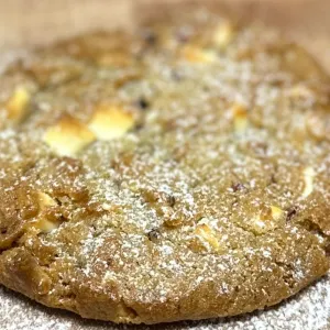 Raspberry white chocolate cookie