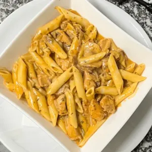 Medium pastachicken curry