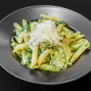 Pasta kip pesto roomsaus