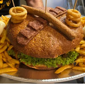 Mega kings burger met friet