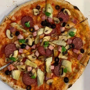 Pizza vier seizoenen groot