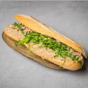 Broodje huisgemaakte tonijnsalade