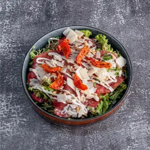 Salade carpaccio met truffelmayonaise