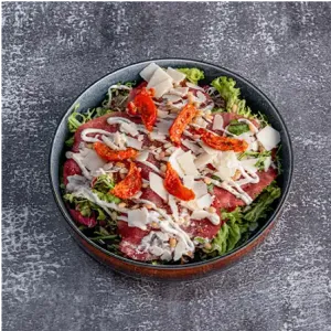 Salade carpaccio met pesto mayonaise