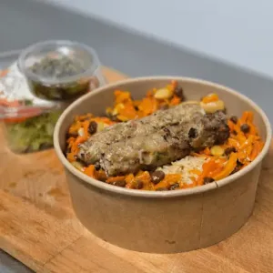 Afghaanse rijst met spicy kebab 100% Halal