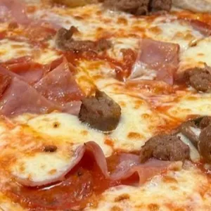 Glutenvrije pizza meat lovers