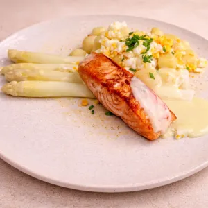 Asperge met gebakken zalm