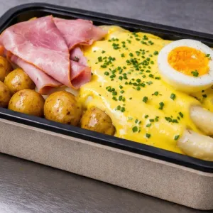 Asperges met krieltjes, hollandaisesaus en ei