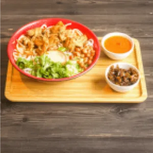 Chicken rice noodle soup / 鸡肉米粉汤