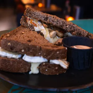 Tosti Nutty Brie
