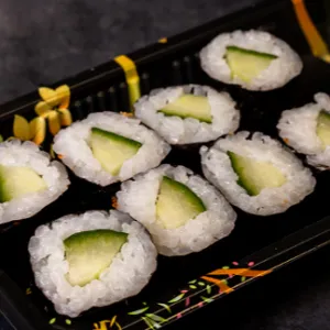 Komkommer maki roll