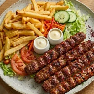 Adana kebab schotel